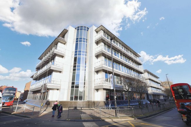 Flat 91 Trinity Square, 23-59 Staines Road, Hounslow, TW3 3GD 5