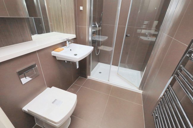 Flat 91 Trinity Square, 23-59 Staines Road, Hounslow, TW3 3GD 5