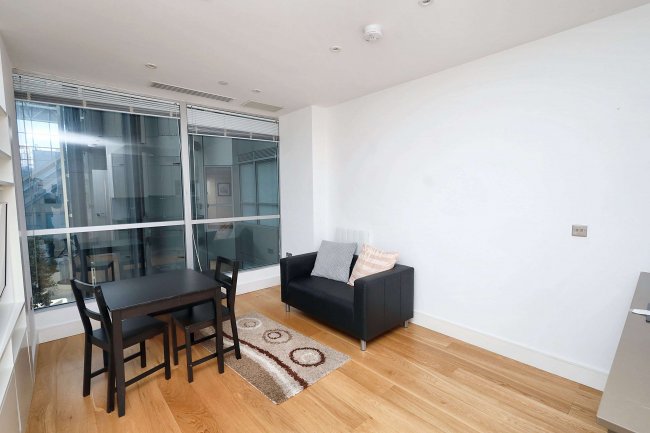 Flat 91 Trinity Square, 23-59 Staines Road, Hounslow, TW3 3GD 5