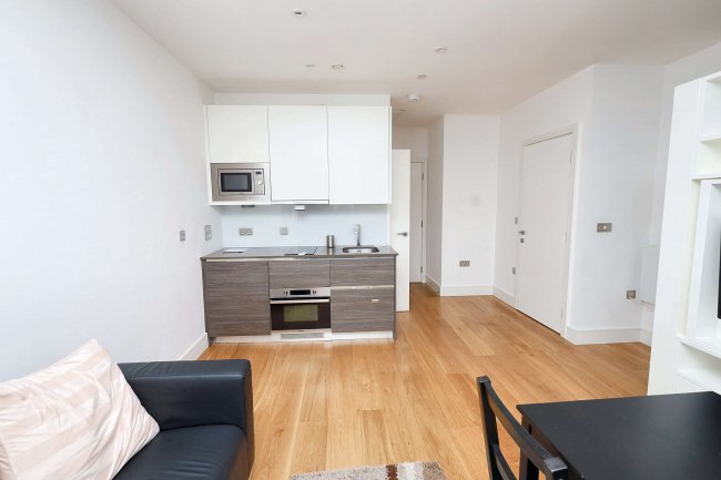 Flat 91 Trinity Square, 23-59 Staines Road, Hounslow, TW3 3GD 5