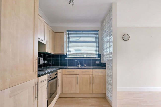 30 Lydden Grove, Wandsworth, London SW18 4LL 10