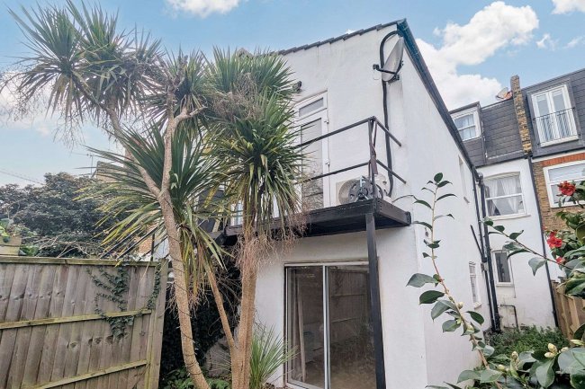 30 Lydden Grove, Wandsworth, London SW18 4LL 10