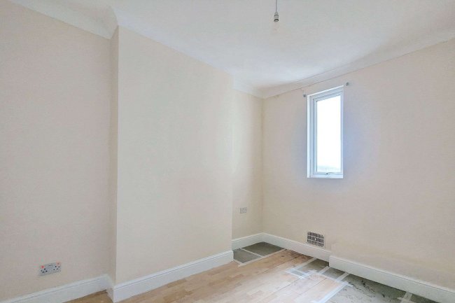 30 Lydden Grove, Wandsworth, London SW18 4LL 10