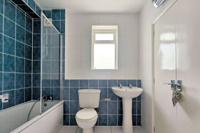 30 Lydden Grove, Wandsworth, London SW18 4LL 10