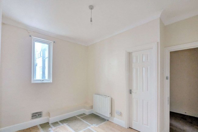 30 Lydden Grove, Wandsworth, London SW18 4LL 10