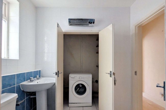 30 Lydden Grove, Wandsworth, London SW18 4LL 10