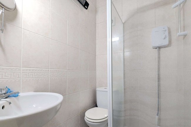 30 Lydden Grove, Wandsworth, London SW18 4LL 10