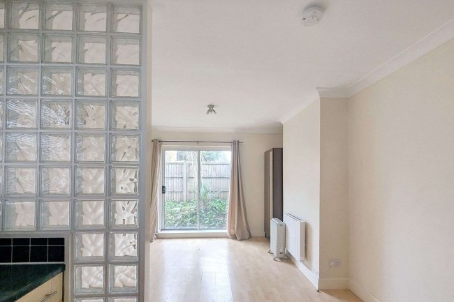 30 Lydden Grove, Wandsworth, London SW18 4LL 10