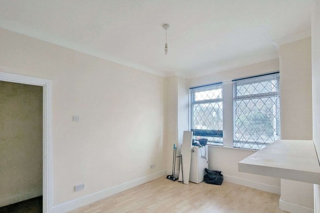 30 Lydden Grove, Wandsworth, London SW18 4LL 10