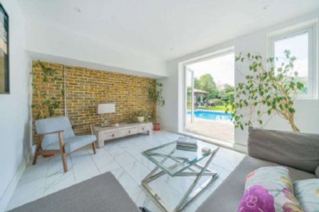 Bishops Platt,  Norlands Lane, Egham, Surrey TW20 8SS 10