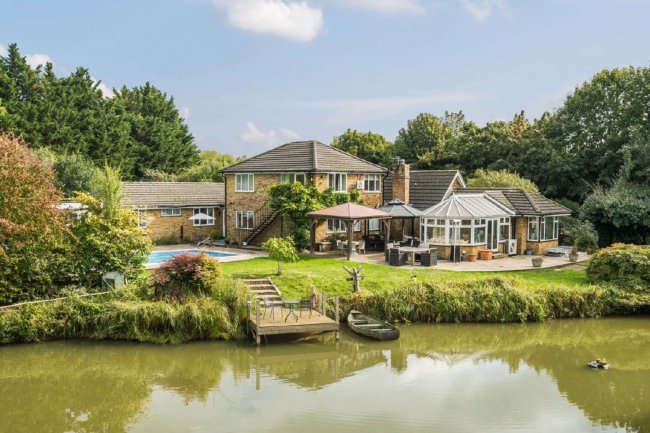 Bishops Platt,  Norlands Lane, Egham, Surrey TW20 8SS 10