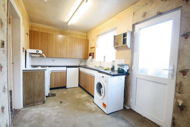 69 Wood Crescent, Hemel Hempstead, Hertfordshire, HP3 9EY 4