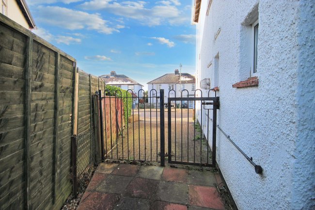 69 Wood Crescent, Hemel Hempstead, Hertfordshire, HP3 9EY 4