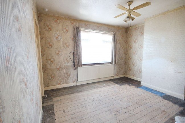 69 Wood Crescent, Hemel Hempstead, Hertfordshire, HP3 9EY 4