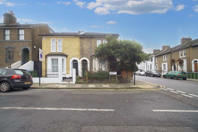2 Calvert Road, Greenwich, London, SE10 0DF 8