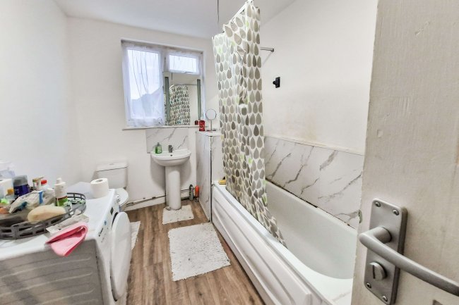 50 Bulwer Road, Barnet, London, EN5 5JB 1