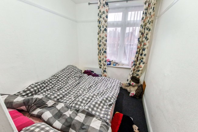 50 Bulwer Road, Barnet, London, EN5 5JB 1