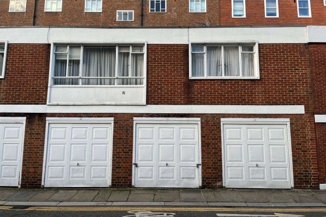 Garage 17, Denbigh House, Hans Place, Knightsbridge , London, SW1X 0EX 1
