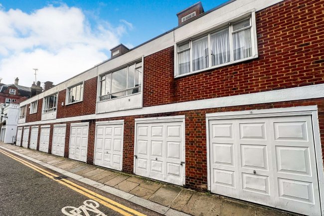 Garage 17, Denbigh House, Hans Place, Knightsbridge , London, SW1X 0EX 1