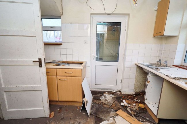 Capel Manor Caretakers House, Capel Manor, Bullsmoor Lane, Enfield EN1 4RQ 7