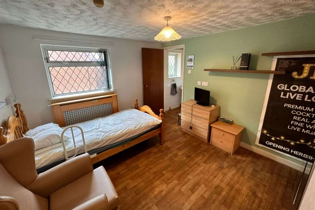 69 Queens Road, Oldham, OL8 2BA 1