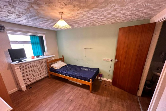 69 Queens Road, Oldham, OL8 2BA 1