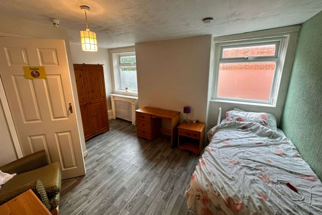 69 Queens Road, Oldham, OL8 2BA 1