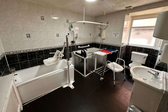 69 Queens Road, Oldham, OL8 2BA 1