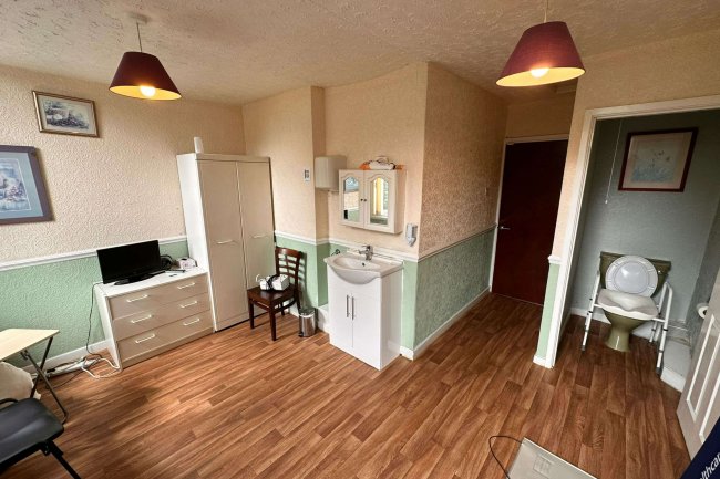 69 Queens Road, Oldham, OL8 2BA 1