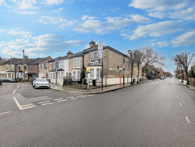 95 Gayford Road, Shepherds Bush, W12 9BY 6