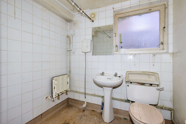 Flat A, 48 Tunis Road, Shepherds Bush, W12 7EZ 5