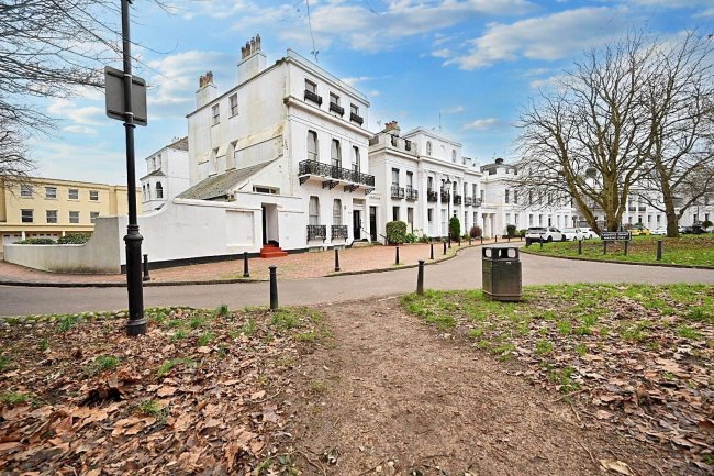 Flat 5, 14 Park Crescent, Worthing, West Sussex BN11 4AH 6