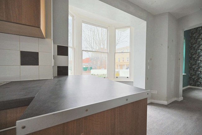 Flat 5, 14 Park Crescent, Worthing, West Sussex BN11 4AH 6