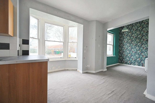 Flat 5, 14 Park Crescent, Worthing, West Sussex BN11 4AH 6