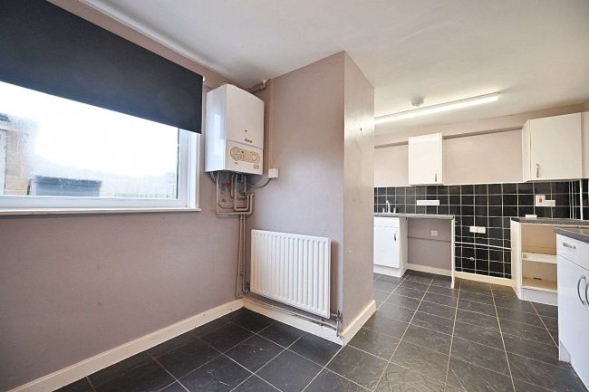 2 Ramsey Close, Horley, Surrey  RH6 8RE 4