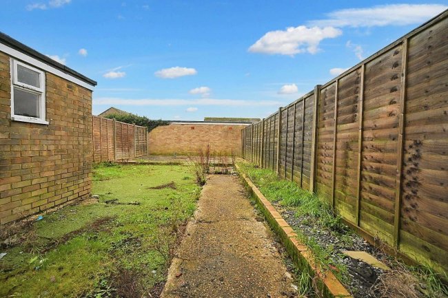 2 Ramsey Close, Horley, Surrey  RH6 8RE 4