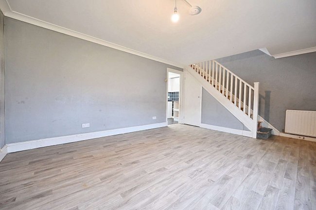 2 Ramsey Close, Horley, Surrey  RH6 8RE 4