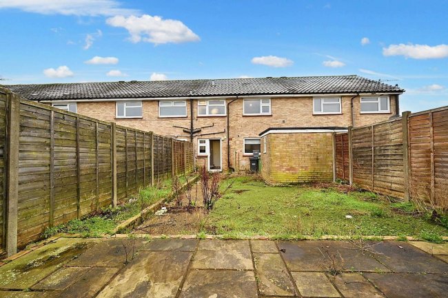 2 Ramsey Close, Horley, Surrey  RH6 8RE 4