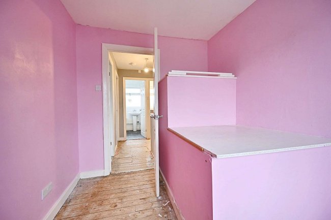 2 Ramsey Close, Horley, Surrey  RH6 8RE 4