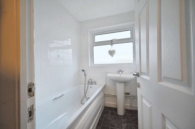 2 Ramsey Close, Horley, Surrey  RH6 8RE 4