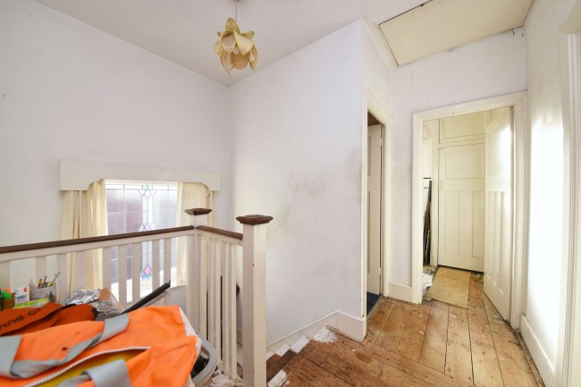 71 Lullington Garth, Woodside Park, London, N12 7BL 1