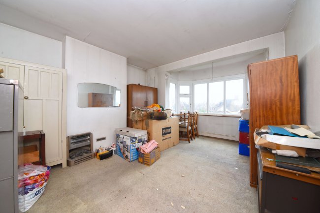 71 Lullington Garth, Woodside Park, London, N12 7BL 1