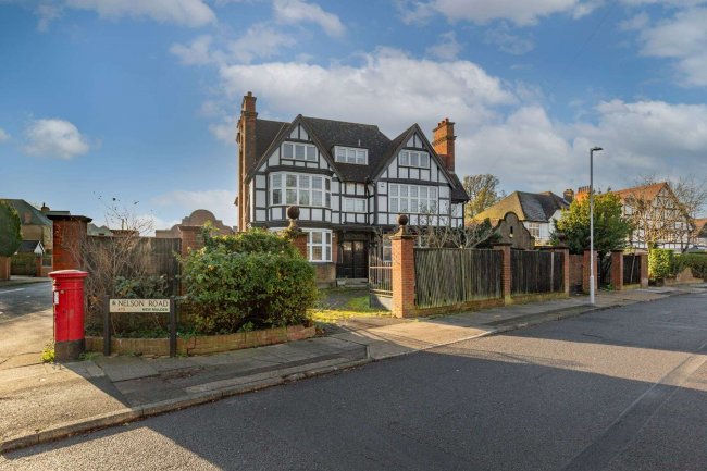 98 Westbury Road, New Malden, Surrey KT3 5AN 7