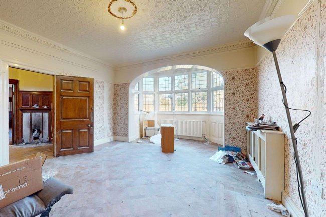 98 Westbury Road, New Malden, Surrey KT3 5AN 7