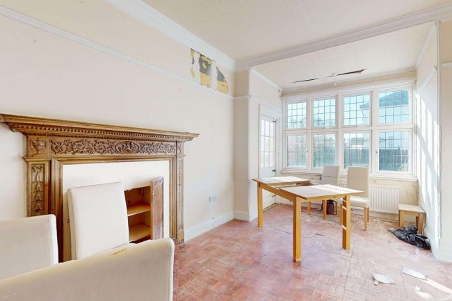 98 Westbury Road, New Malden, Surrey KT3 5AN 7