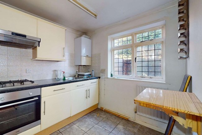 98 Westbury Road, New Malden, Surrey KT3 5AN 7