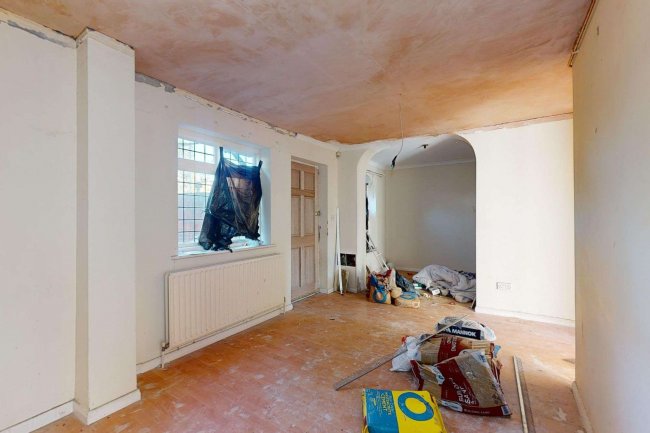 98 Westbury Road, New Malden, Surrey KT3 5AN 7