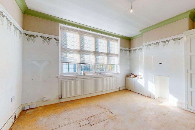 98 Westbury Road, New Malden, Surrey KT3 5AN 7