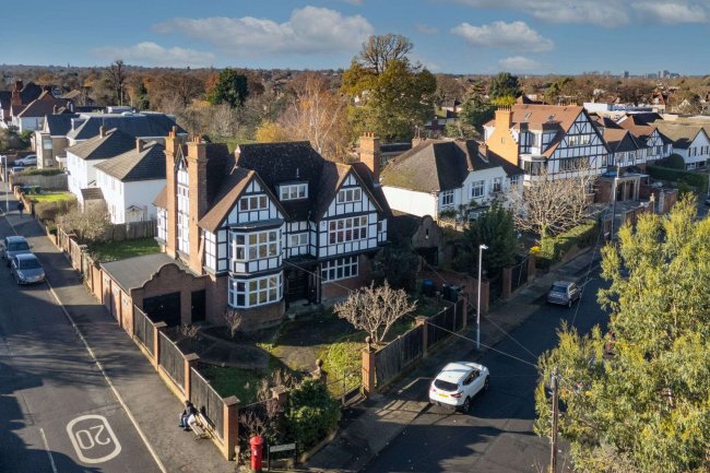 98 Westbury Road, New Malden, Surrey KT3 5AN 7