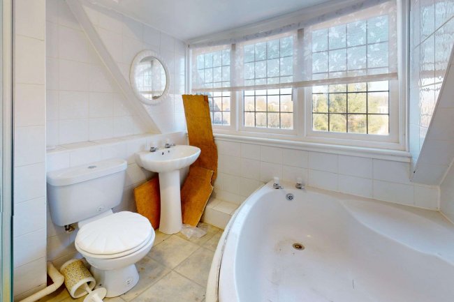 98 Westbury Road, New Malden, Surrey KT3 5AN 7